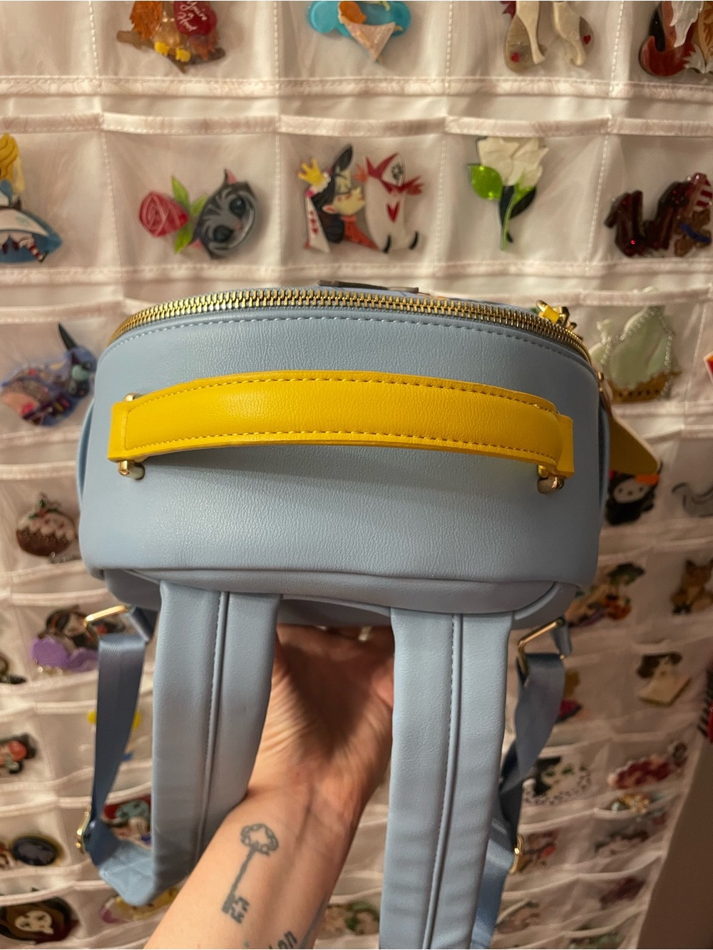 🩵PRICE FIRM🩵Danielle Nicole Disney Alice in Wonderland Direction Backpack - Picture 12 of 14